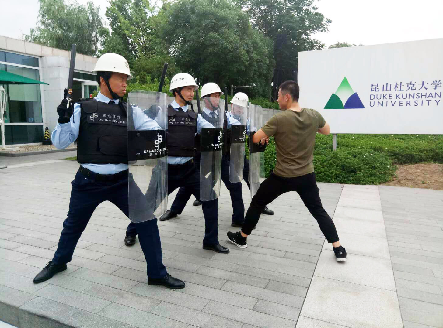 【安全】“严正以待▪我们是校园的守护者”--上海三毛保安服务有限公司校园“反恐防暴”