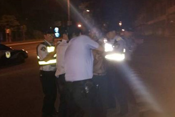 妥善处置异常男，校园卫士保平安