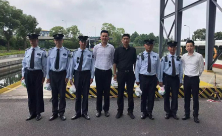 【SMS慰问】“高温慰问送清凉 防暑降温保安全”——三毛保安服务有限公司开展高温慰问活动