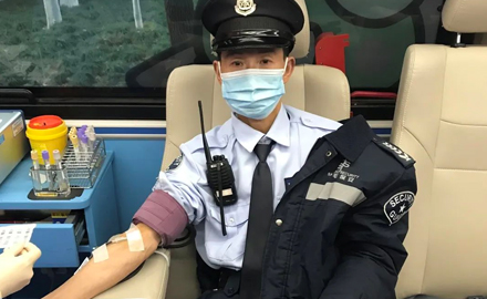 “热血逆行者”，献血战“疫”！