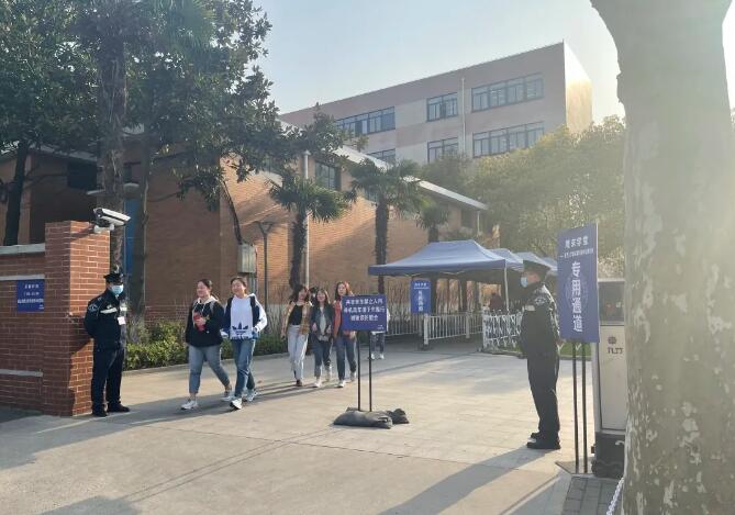 “筑安全防线、展三毛风采” -- 三毛保安圆满完成“先修学堂”首日安全保障任务