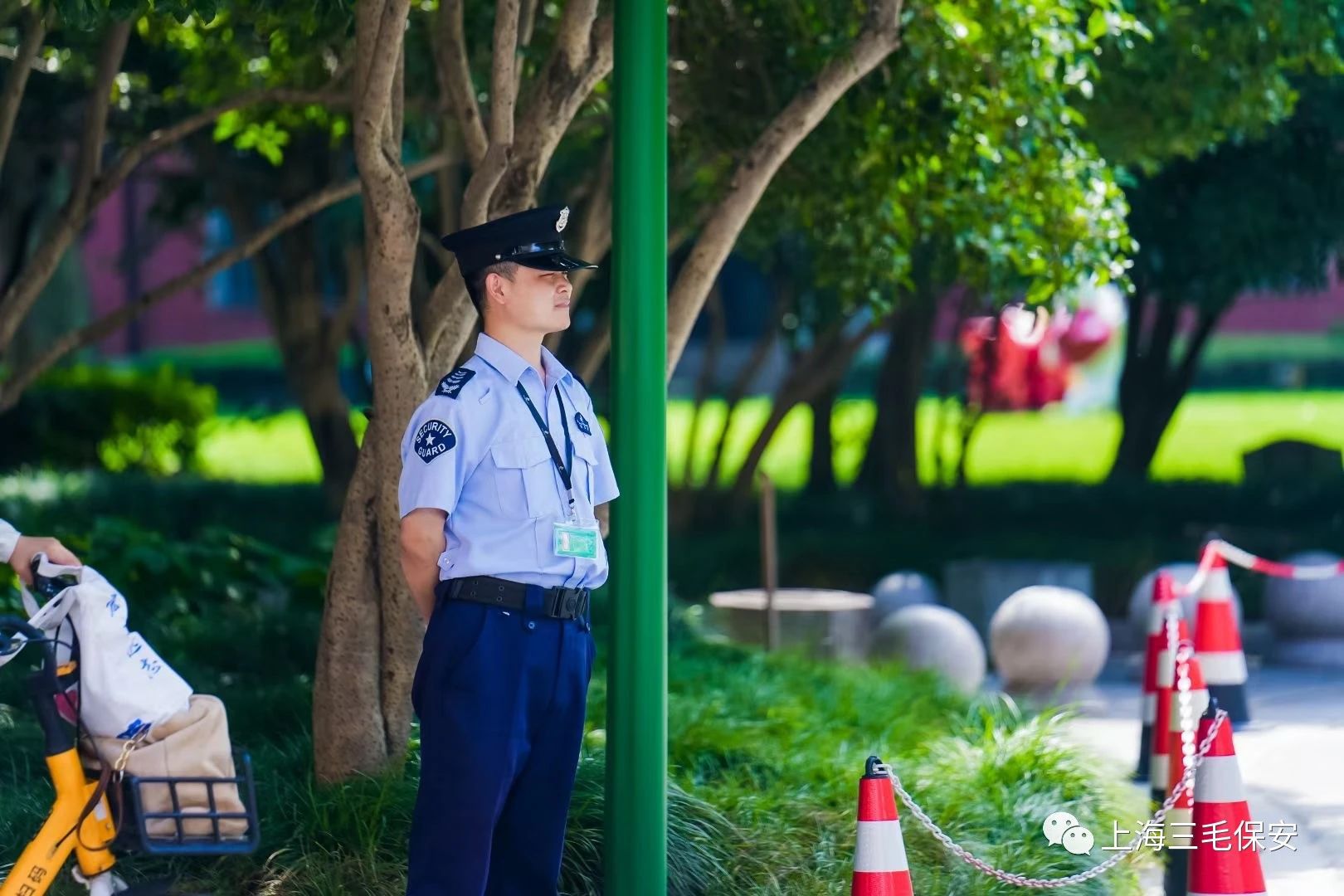 秋风有信 美好可期︱三毛保安护航“开学季”