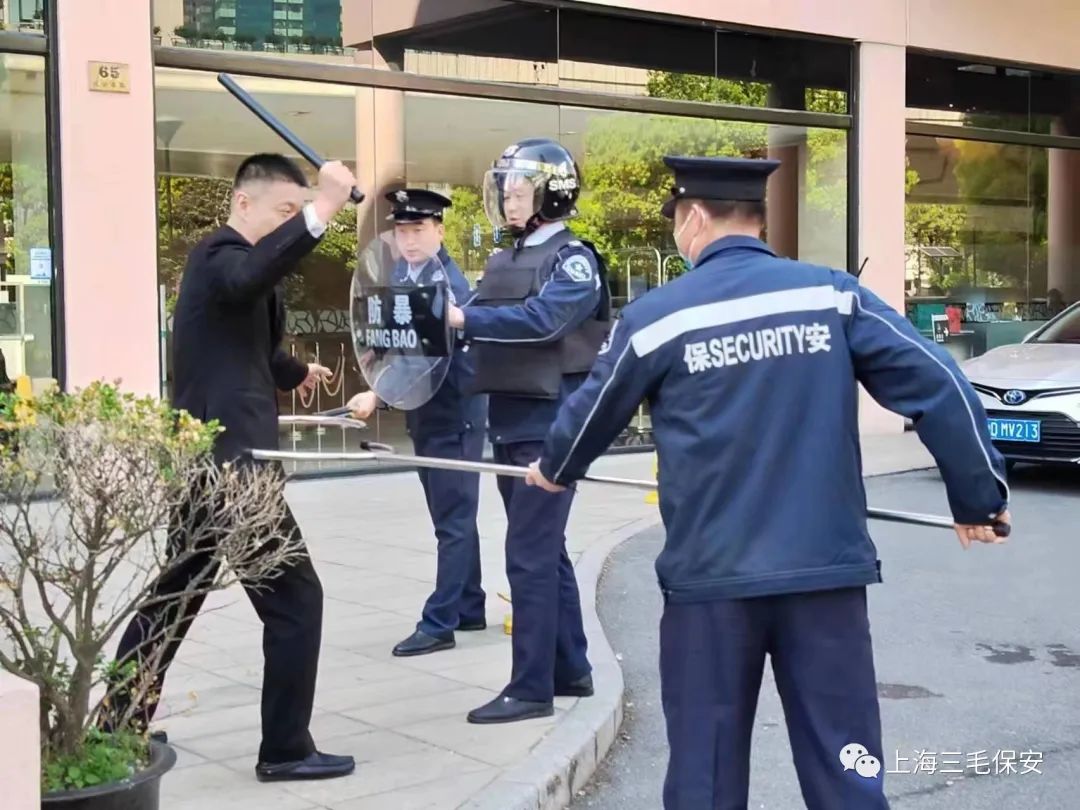 三毛保安驻上海国际贵都大饭店保安队开展反恐防暴演练